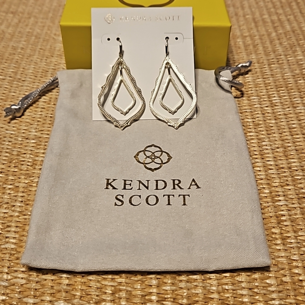 New Kendra Scott Simon Earrings in Gold